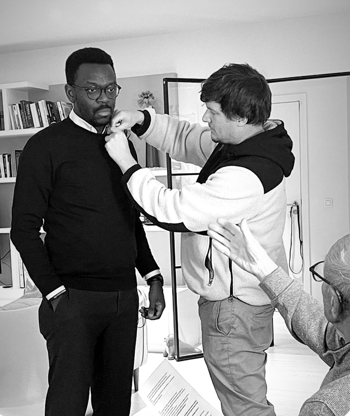 Rémy Muzembo en coulisses, préparation du micro