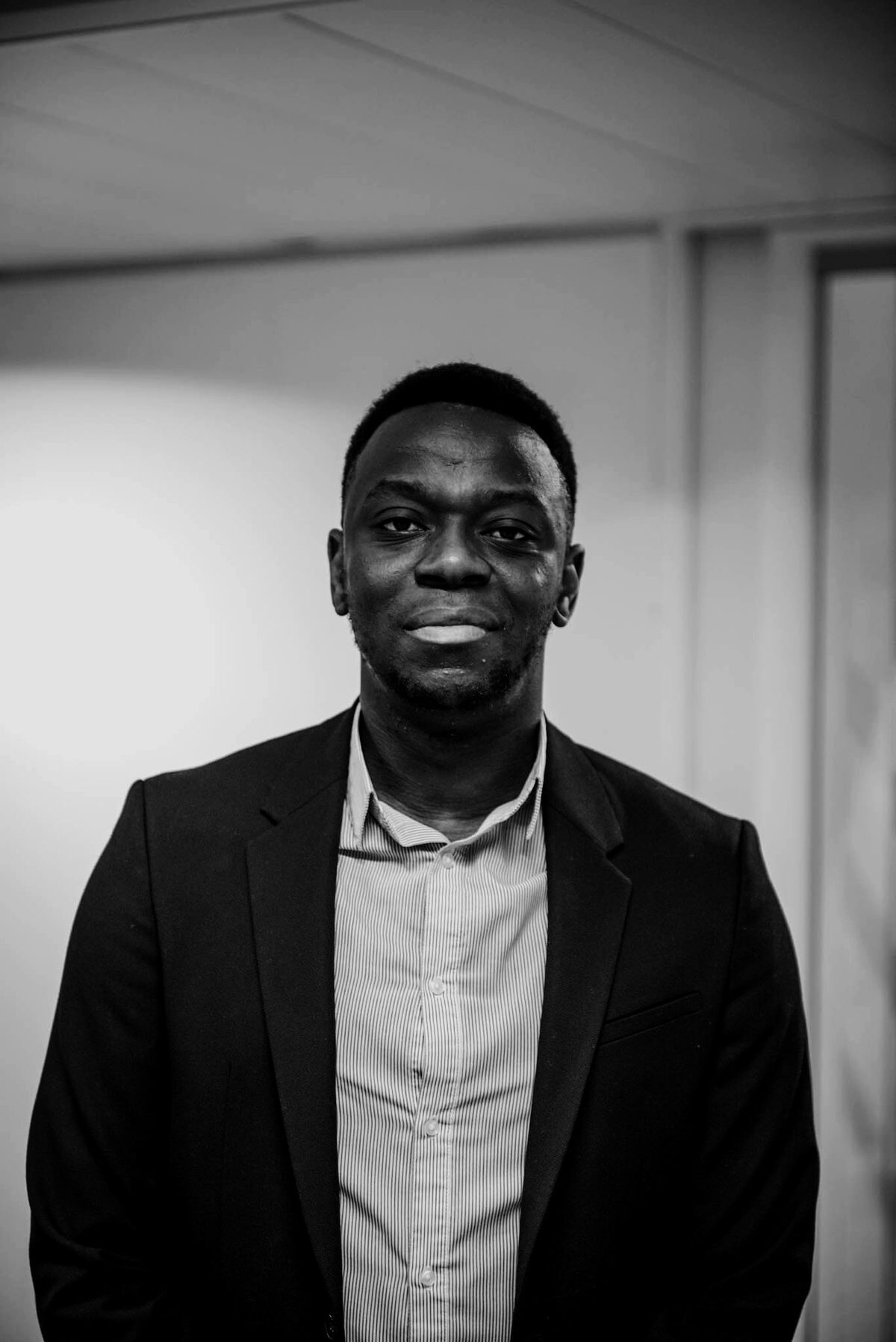 Rémy Muzembo, portrait en costume